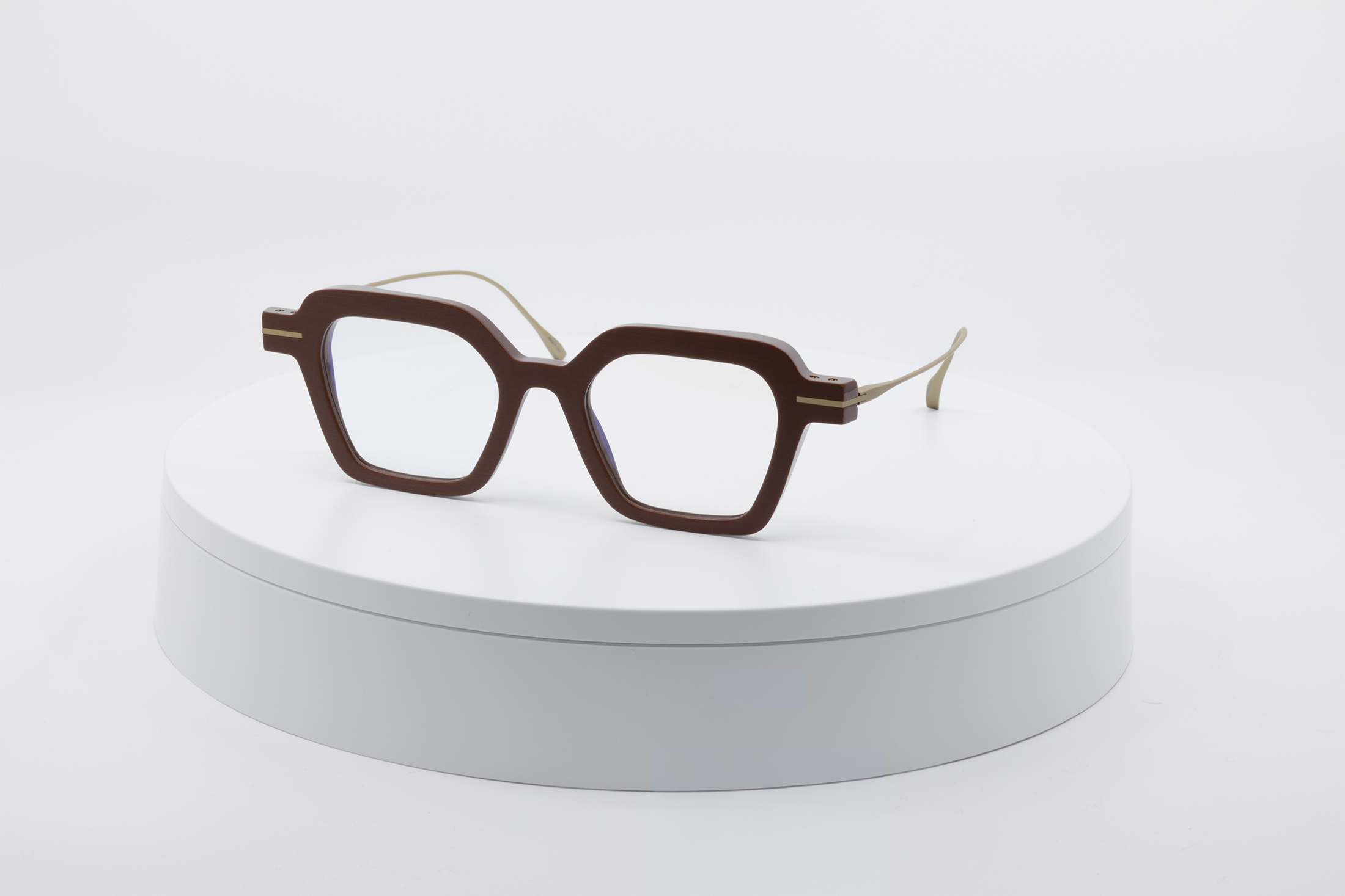 Dec·42 — Champagne Gold angled